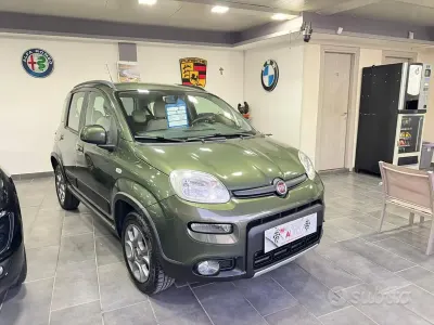Usado Fiat Panda 4x4 Lounge 85 CV (62 kW) 2014 Verde Utilitario