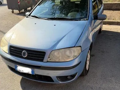 Usata Fiat Punto 69 CV (50 kW) 2005 Utilitaria
