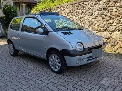 Usado Renault Twingo Authentique 58 CV (42 kW) 2001 Gris Utilitario