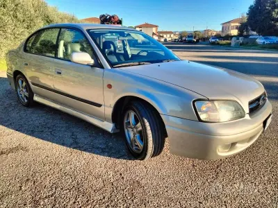 Usata Subaru Legacy 156 CV (114 kW) 1999 Beige Berlina