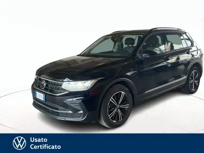 Usata VW Tiguan Life 131 CV (96 kW) 2022 Nero pastello SUV