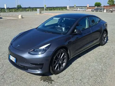 Usata Tesla Model 3 Standard Range 88 kW (120 CV) 2021 Grigio Berlina
