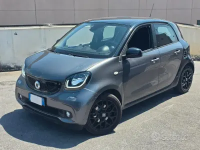 Usata Smart ForFour Prime 71 CV (52 kW) 2016 Grigio Utilitaria