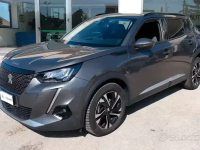 Usata Peugeot 2008 Allure 110 CV (80 kW) 2021 Grigio SUV