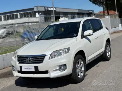 Usata Toyota RAV4 Lounge 150 CV (110 kW) 2011 Bianco SUV