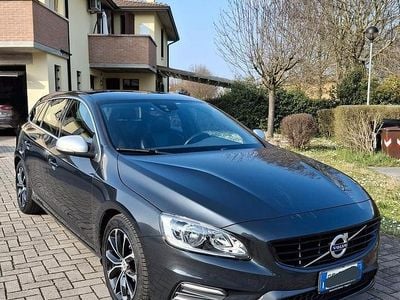 Usata Volvo V60 R-Design 120 CV (88 kW) 2016 Grigio Station wagon