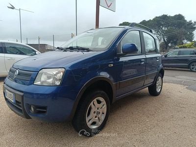 Occasion Fiat Panda 4x4 Climbing 75 ch (55 kW) 2006 Bleue Citadine