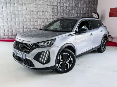 Usata Peugeot 2008 Allure 131 CV (96 kW) 2023 Argento SUV