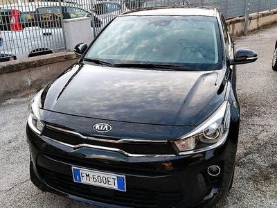 Usata Kia Rio 90 CV (66 kW) 2017 Nero Berlina