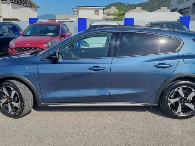 Usado Ford Focus Active X 125 HP (91 kW) 2023 Azul Sedan