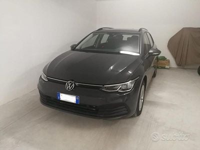 Usado VW Golf VIII 131 CV (96 kW) 2022 Gris Familiar