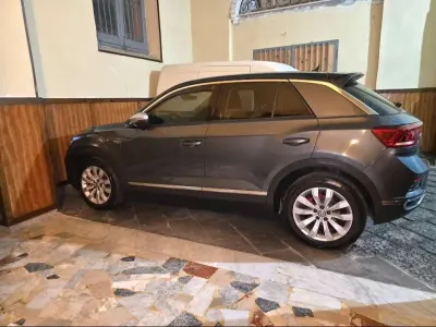 Käytetty VW T-Roc Style 116 HP (85 kW) 2018 Harmaa Katumaasturi