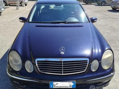 Usata Mercedes E270 122 CV (89 kW) 2004 Blu Berlina