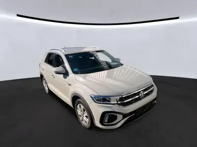 Usata VW T-Roc R-line 110 CV (80 kW) 2024 Grigio pastello SUV