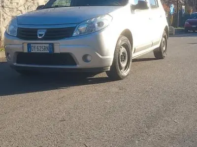 Usata Dacia Sandero 75 CV (55 kW) 2009 Grigio Berlina