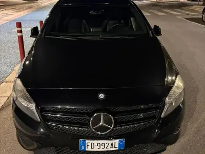 Usata Mercedes A180 109 CV (80 kW) 2016 Nero Utilitaria