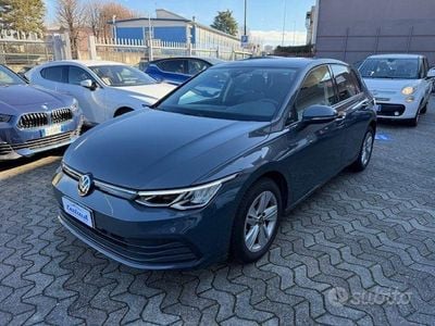 Usata VW Golf VIII Life 131 CV (96 kW) 2021 Grigio Berlina