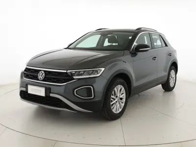 Usata VW T-Roc Life 116 CV (85 kW) 2025 Indium grey metallizzato nero SUV