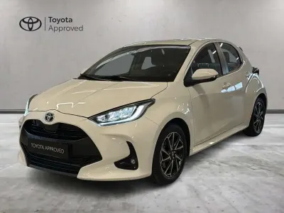 Usata Toyota Yaris Hybrid Trend 116 CV (85 kW) 2022 Bianco Berlina