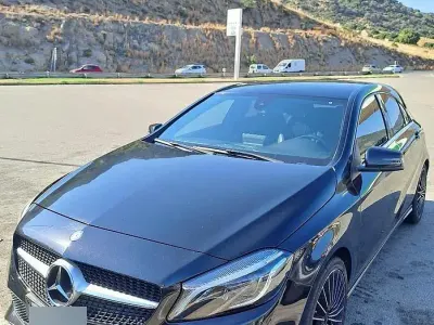 Usata Mercedes A180 114 CV (83 kW) 2017 Nero Utilitaria