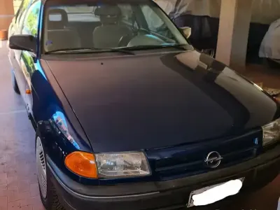 Usata Opel Astra 60 CV (44 kW) 1993 Bluazzurro Berlina