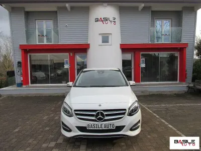 Käytetty Mercedes B180