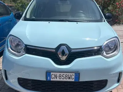 Usata Renault Twingo Urban Night 65 CV (47 kW) 2024 Blu/azzurro Utilitaria