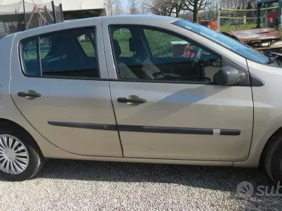 Käytetty Renault Clio II 2006 Sedan