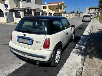 Begagnad Mini Cooper 90 HK (66 kW) 2003 Vit Halvkombi
