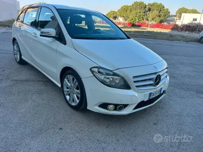 Usata Mercedes B180 109 CV (80 kW) 2012 Bianco Utilitaria