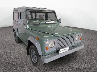 Usata Land Rover Defender 86 CV (63 kW) 1988 Verde SUV