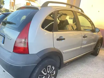 Usata Citroën C3 XTR 88 CV (64 kW) 2004 Grigio SUV