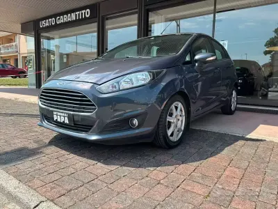 Usata Ford Fiesta 82 CV (60 kW) 2013 Bluazzurro Berlina
