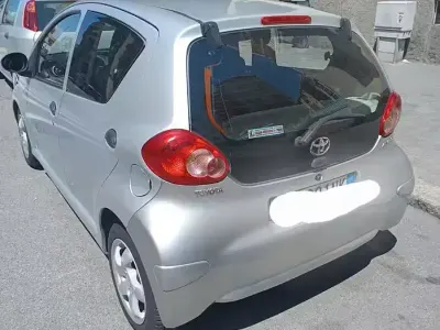 Usata Toyota Aygo 67 CV (49 kW) 2007 Grigio Utilitaria