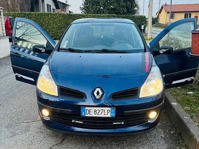 Usata Renault Clio II 75 CV (55 kW) 2005 Blu Berlina