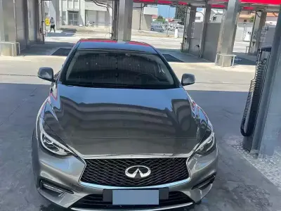 Usata Infiniti Q30 109 CV (80 kW) 2016 Grigio Berlina