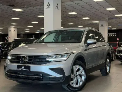 Usata VW Tiguan Life 150 CV (110 kW) 2024 Argento SUV