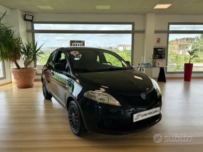 Gebraucht Lancia Ypsilon 69 PS (50 kW) 2018 Schwarz Kleinwagen