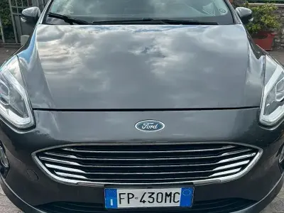 Usata Ford Fiesta Titanium 86 CV (63 kW) 2018 Grigio Utilitaria