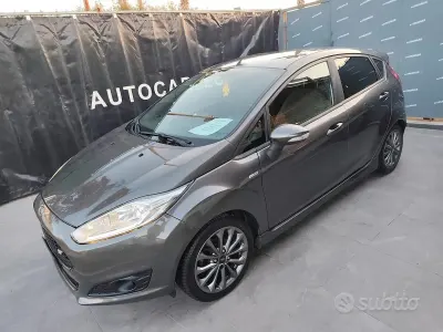 Usata Ford Fiesta ST-Line 75 CV (55 kW) 2017 Grigio Utilitaria