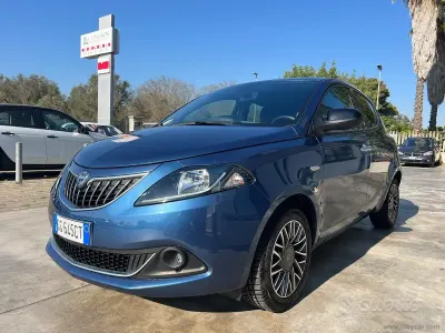 Usata Lancia Ypsilon Gold 69 CV (50 kW) 2021 Bluazzurro Utilitaria