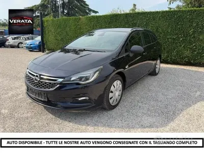 Usata Opel Astra Innovation 110 CV (80 kW) 2018 Blu Station wagon