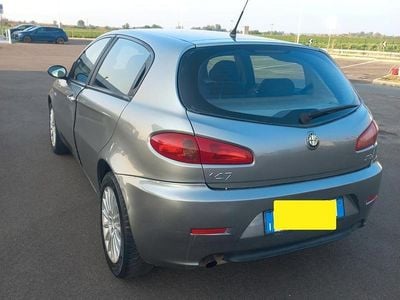 Begagnad Alfa Romeo 147 120 HK (88 kW) 2005 Grå Halvkombi