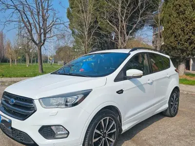 Usata Ford Kuga ST-Line 120 CV (88 kW) 2017 Bianco SUV