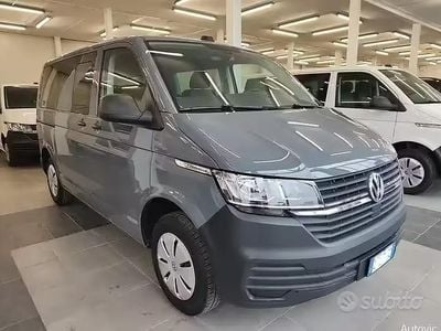 Begagnad VW Caravelle Trendline 110 HK (80 kW) 2023 Grå Minibuss