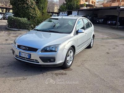 Usata Ford Focus 90 CV (66 kW) 2006 Argento Berlina
