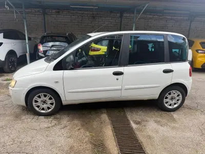 Usata Fiat Multipla Dynamic 119 CV (87 kW) 2011 Bianco