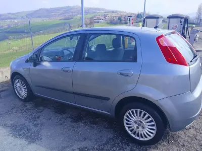 Usata Fiat Punto 65 CV (47 kW) 2005 Grigio Utilitaria