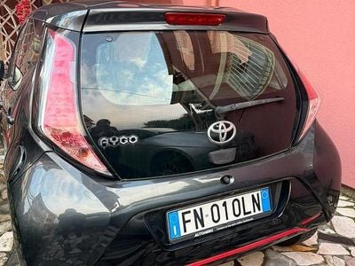 Usata Toyota Aygo 72 CV (52 kW) 2017 Nero Utilitaria