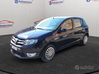 Usata Dacia Sandero Lauréate 75 CV (55 kW) 2013 Bluazzurro Berlina